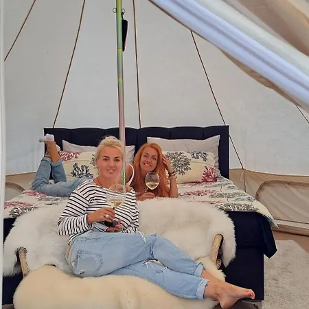 אוהל מפואר Intsu Royal Kadakametsa Glaemp Liiva (Saaremaa)