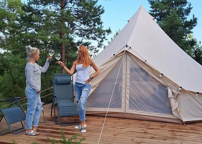 Intsu Royal Kadakametsa Glaemp Campo de lujo Liiva (Saaremaa)